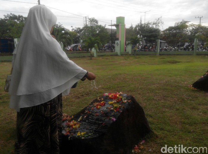 12 Tahun Bencana Tsunami, Warga Aceh Berziarah ke Kuburan Massal