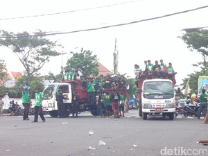 Parade Bela Persebaya Usai, Bonek Membubarkan Diri