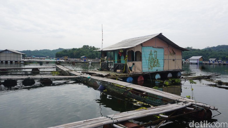 Teroris Jatiluhur Abu Sofi Dimakamkan di Karawang Teroris Jatiluhur Abu Sofi Dimakamkan di Karawang