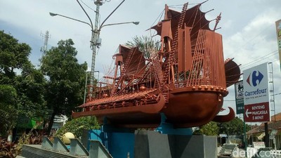 Liburan ke Mojokerto, Wajib Foto di Monumen Kapal Majapahit