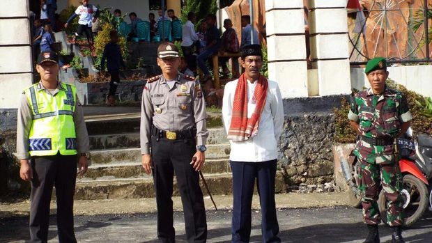 Damainya Natal di Sumba Barat, Umat Beragama Lain Ikut Jaga Gereja