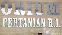 Sebelumnya, kepastian tentang pemindahan lokasi sidang disampaikan oleh Kepala Biro Hukum dan Hubungan Masyarakat Mahkamah Agung (MA) Ridwan Mansyur. MA mengeluarkan penetapan atas usulan pemindahan lokasi sidang Ahok itu dengan alasan lokasi yang lebih luas dan segi pengamanan.