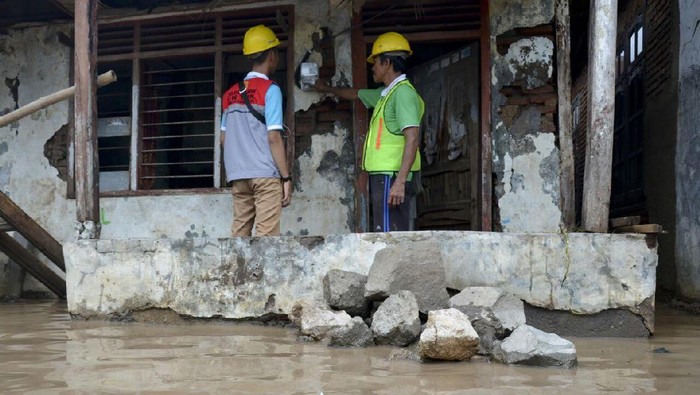 Dampak Banjir Bandang, Warga Bima Mulai Terjangkit Diare dan Ispa