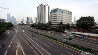 Lalu lintas di Jakarta tampak lengang saat libur cuti bersama itu.
