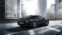 BMW i8 terbaru akan memiliki tenaga yang lebih besar. Kombinasi motor listrik dan mesin 1.5 liter tiga silinder turbo memiliki tenaga tambahan 15 daya kuda.