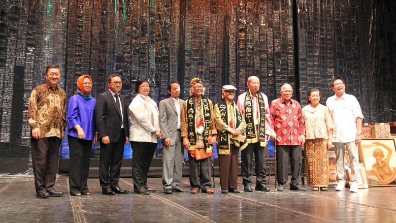 Federasi Teater Indonesia Beri Penghargaan pada Ciputra Federasi Teater Indonesia Beri Penghargaan pada Ciputra