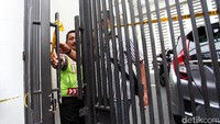 Belum diketahui siapa pelaku pembunuhan sadis ini serta apa motifnya melakukan perbuatan keji tersebut.