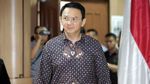 Ahok, Batik Truntum Mangkoro dan Pose 2 Jari di Ruang Sidang