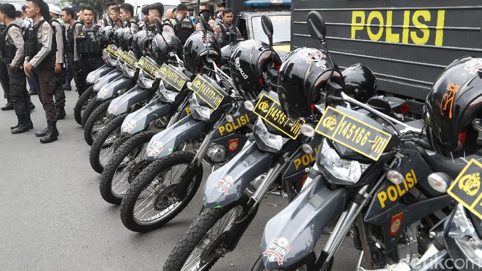 Polisi Atur 2 Kelompok Massa Demonstran Saat Sidang Ahok
