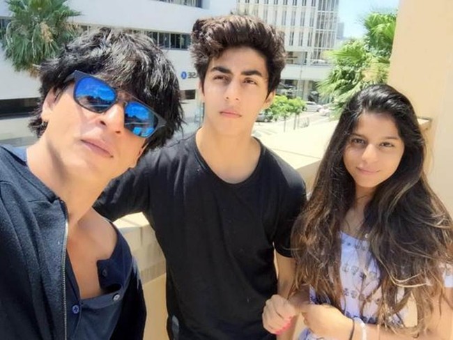 Aryan Khan, Putra Sulung yang Makin Mirip Shah Rukh Khan Aryan Khan, Putra Sulung yang Makin Mirip Shah Rukh Khan