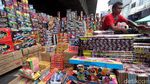 Pedagang Kembang Api Mulai Menjamur