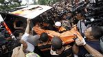 Polisi Evakuasi Jenazah Korban Perampokan di Pulomas