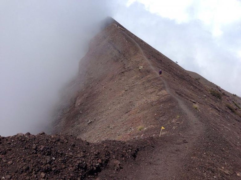 Gunung Agung Status Awas, Warga Diimbau Jaga Jarak Radius 12 Km Gunung Agung Status Awas, Warga Diimbau Jaga Jarak Radius 12 Km