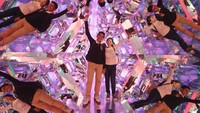 Adapula lorong penuh kaca yang menjadi serbuan para pengunjung untuk berfoto ria. Augusta Quaynor/Getty Images for Dubai Festival City/detikFoto.