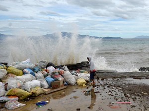 6 Orang Tewas Akibat Terjangan Topan Nock-Ten di Filipina