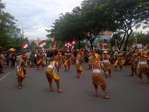 Pendukung dan Penolak Pabrik Semen Sama-sama Demo di Depan Kantor Gubernur
