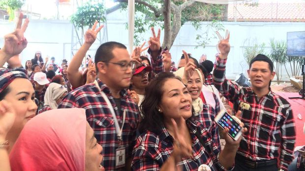 Sidang Ahok Dilanjutkan, Pendukung di Rumah Lembang Terdiam