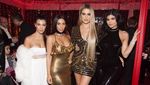 Jumpsuit Hitam Kylie Jenner dan Taylor Swift, Who Wore It Better?