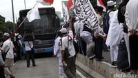 Lalu lintas di Jalan Gajah Mada tersendat, Selasa (27/12/2016).