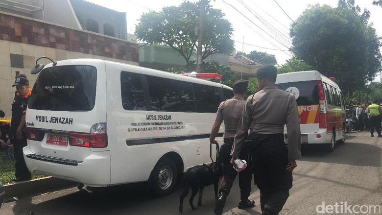 6 Korban Tewas Pembunuhan Sadis Pulomas Masih di TKP 5 6 Korban Tewas Pembunuhan Sadis Pulomas Masih di TKP 5