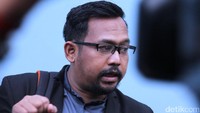  Hal itu terjadi saat Bedu bersama istri dan anaknya dalam perjalanan menuju pemakaman saudaranya. Pool/Ismail/detikFoto.