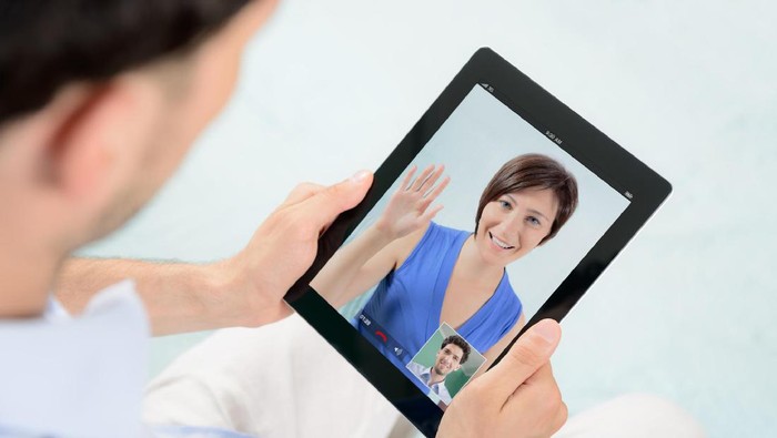 Ilustrasi Video Call A young couple talking to each other via online video chat.