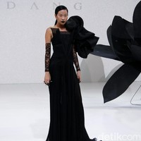 Koleksi Andreas Odang yang mengangkat tema Black Magnolia di IPMI Trend Show 2017. The Hall Lt.8, Senayan City. Jakarta. [Foto: Mohammad Abduh]