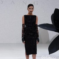 Koleksi Andreas Odang yang mengangkat tema Black Magnolia di IPMI Trend Show 2017. The Hall Lt.8, Senayan City. Jakarta. [Foto: Mohammad Abduh]