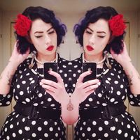 Foto: Gaya Claudia Adinda, si Ratu Retro Kekasih Derby Romero