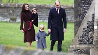  Pangeran William, Kate Middleton, dan kedua anaknya tampil kompak dengan coat. Andrew Matthews - WPA Pool/Getty Images.