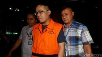 Fahmi dijerat KPK sebagai pemberi suap terkait pengadaan proyek satelit monitoring di Bakamla. Namun Fahmi membantahnya. Fahmi ditahan KPK sejak Jumat, 23 Desember lalu. Saat itu, Fahmi mengaku datang ke KPK atas inisiatifnya sendiri yang kemudian dilanjutkan dengan penahanan.