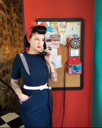 Foto: Gaya Claudia Adinda, si Ratu Retro Kekasih Derby Romero