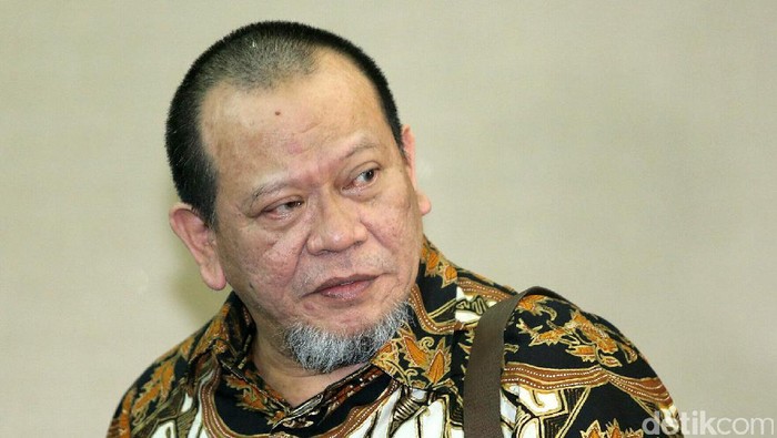 Pengadilan Tipikor Jakarta memvonis bebas mantan Ketua Kadin Jawa Timur La Nyalla Mahmud Mattalitti, Selasa (27/12/2016). Mendengar putusan itu, La Nyalla langsung sujud syukur di ruang sidang.