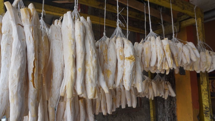 Imbas Pengalihan Jembatan Cisomang, Pedagang Peuyeum Bendul Untung Berlipat