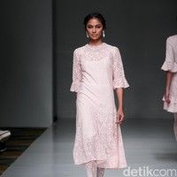 Koleksi Votum by Sebastian Gunawan mengusung tema Shades of Mind di IPMI Trend Show 2017. The Hall Lt. 8, Senayan City. Jakarta. [Foto: Mohammad Abduh/Wolipop]