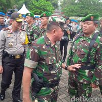 Apel gelar pasukan pengamanan tahun baru 2017 di Medan, Rabu (28/12/2016)