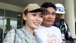 Jenguk Julia Perez, Zaskia Gotik Kok Bergaya Seperti Nikita Mirzani?