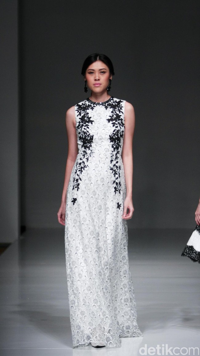 Koleksi Votum by Sebastian Gunawan mengusung tema Shades of Mind di IPMI Trend Show 2017. The Hall Lt. 8, Senayan City. Jakarta. [Foto: Mohammad Abduh/Wolipop]