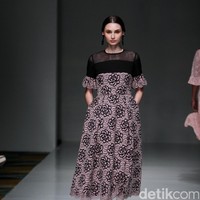 Koleksi Votum by Sebastian Gunawan mengusung tema Shades of Mind di IPMI Trend Show 2017. The Hall Lt. 8, Senayan City. Jakarta. [Foto: Mohammad Abduh/Wolipop]