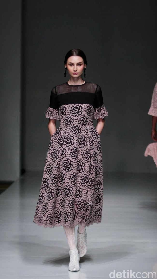 Koleksi Votum by Sebastian Gunawan mengusung tema Shades of Mind di IPMI Trend Show 2017. The Hall Lt. 8, Senayan City. Jakarta. [Foto: Mohammad Abduh/Wolipop]