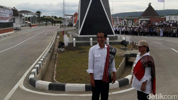Naik Helikopter, Jokowi Cek Pos Lintas Batas Motamassin di NTT