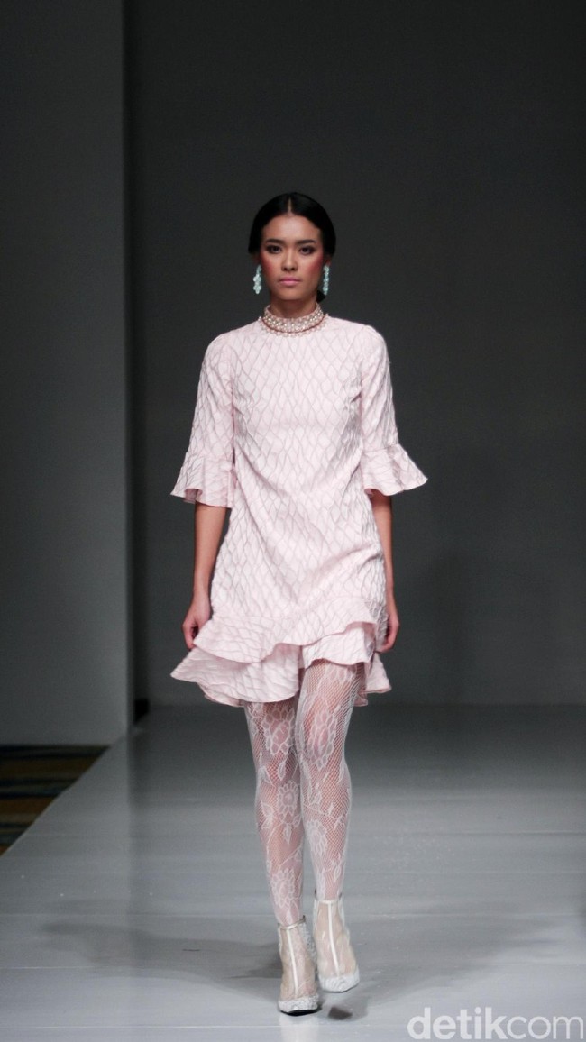 Koleksi Votum by Sebastian Gunawan mengusung tema Shades of Mind di IPMI Trend Show 2017. The Hall Lt. 8, Senayan City. Jakarta. [Foto: Mohammad Abduh/Wolipop]