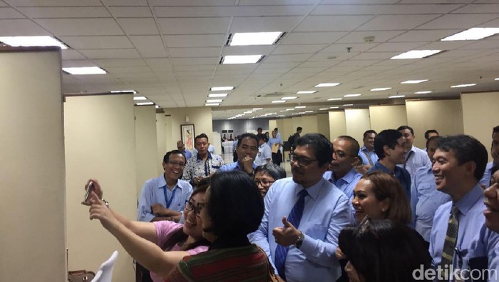 Blusukan Cek Tax Amnesty, Sri Mulyani Jadi Sasaran Selfie