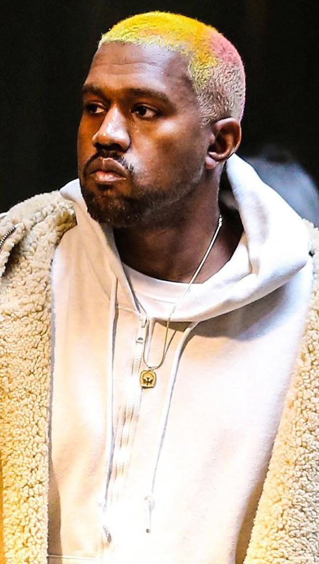 Paparazi sering menanyakanku, mengapa aku tidak tersenyu? Aku merasa bahwa ketika aku tidak tersenyum aku merasa lebih tersenyum. Bukan karena ingin terlihat keren, kata Kanye West. Foto: ist