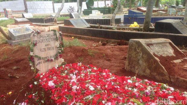 Jenazah Amel, Korban Pembunuhan Sadis di Polumas Dimakamkan