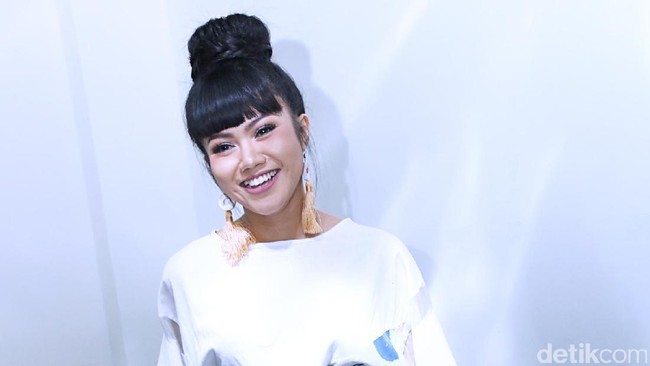 5 Lagu Paling Populer Minggu Ini 5 Lagu Paling Populer Minggu Ini