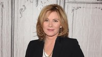 Kim Cattrall mendapat diagnosa penyakit hashimoto sekitar tahun 19980-an. Hingga saat ini ia masih harus mengonsumsi obat untuk menjaga fungsi tiroidnya sambil mengontrol diet. (Foto: Getty Images)