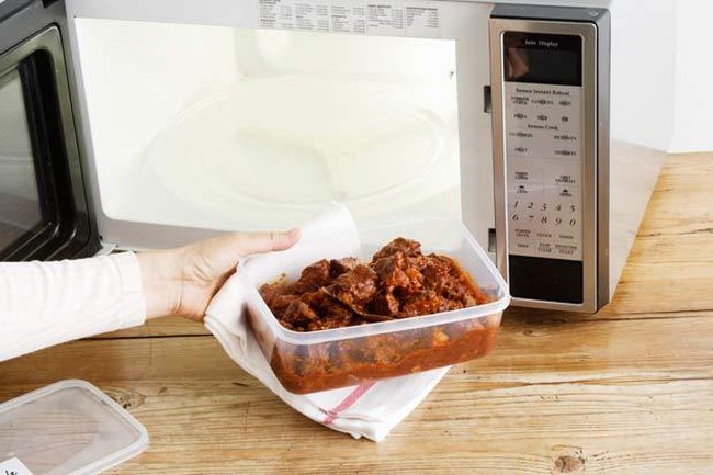 Ini 6 Makanan yang Sebaiknya Tak Dipanaskan Dalam Oven Microwave