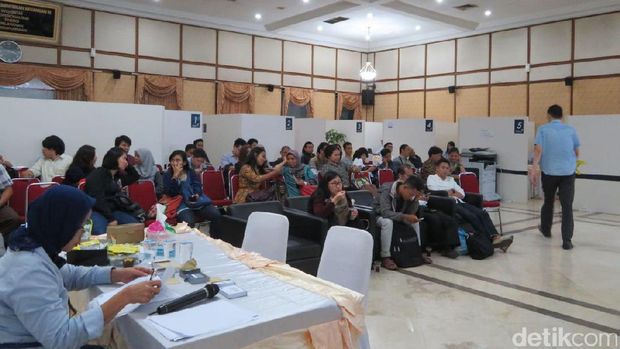 Antrean peserta tax amnesty di Kantor Ditjen Pajak