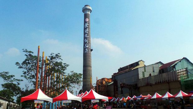 Pabrik gula lengkap dengan cerobong asapnya (Wahyu/detikTravel)